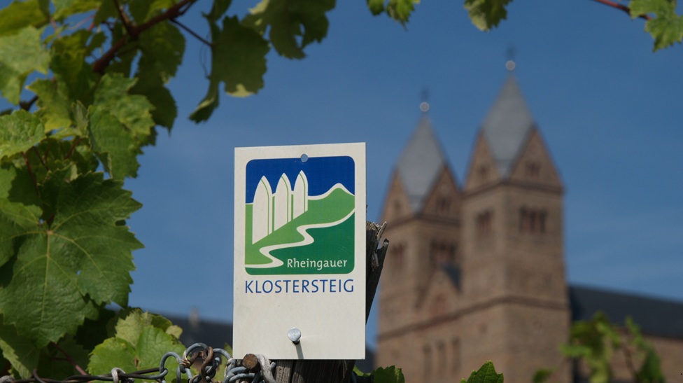 Pilger brauchen nicht mehr bis nach Santiago wandern, um den Weg zu sich selbst zu finden.  Auf dem Rheingauer Klostersteig könnt ihr Euch auch eine Urkunde ausstellen lassen.